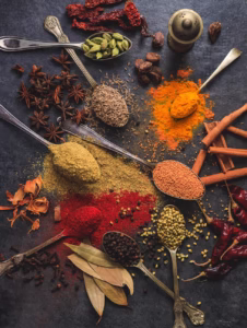 Kuchnia Maroka i Zanzibaru – aromaty, przyprawy i co warto spróbować na wakacjach 🧡🧂