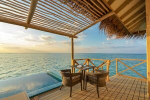 Prywatna willa z basenem nad wodą – ile naprawdę kosztują luksusy na Malediwach?