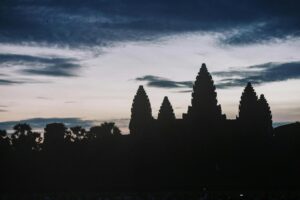 Świątynie w Kambodży – jak zwiedzić Angkor Wat bez tłumów?